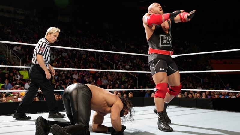 SmackDown: Τελευταία προειδοποίηση του HHH (photos+videos)
