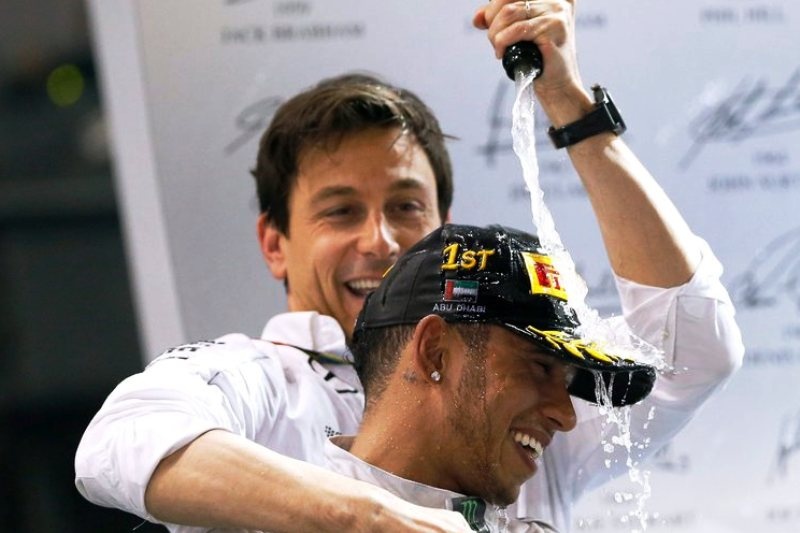 Formula 1: Ο Χάμιλτον στον θρόνο του! (videos+photos)