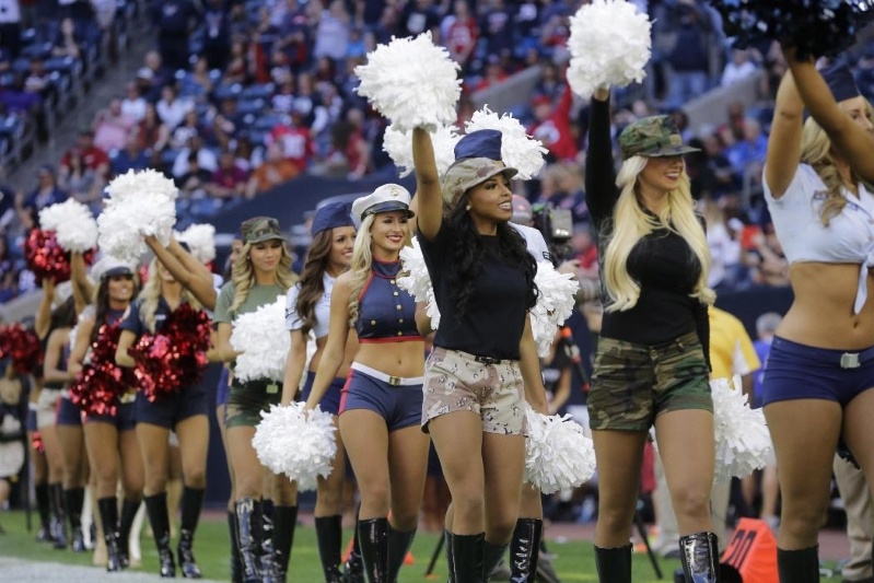 NFL: Ετοιμάζονται για… Ευχαριστίες οι Cheerleaders (photos)