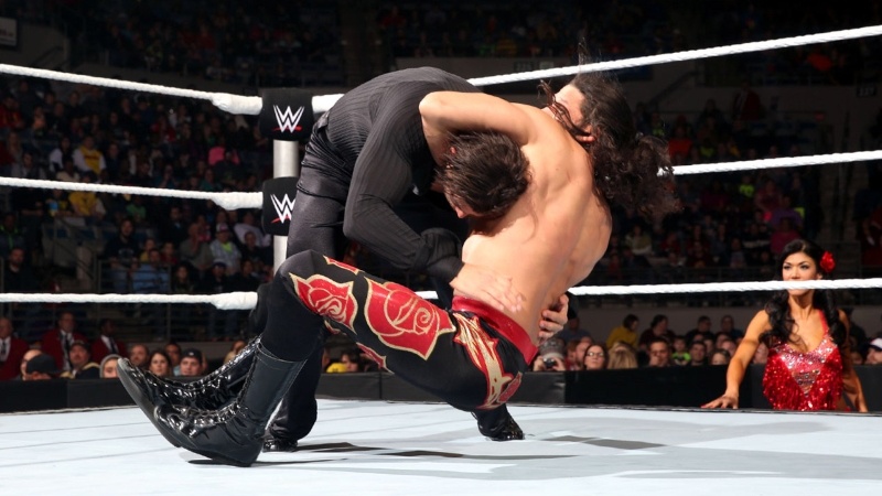 Main Event: «Καθάρισε» ο Dean Ambrose (photos+videos)