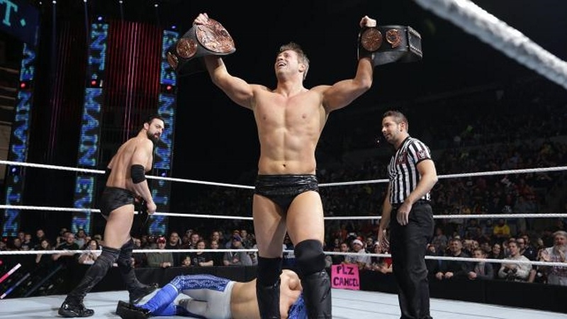 Main Event: «Καθάρισε» ο Dean Ambrose (photos+videos)