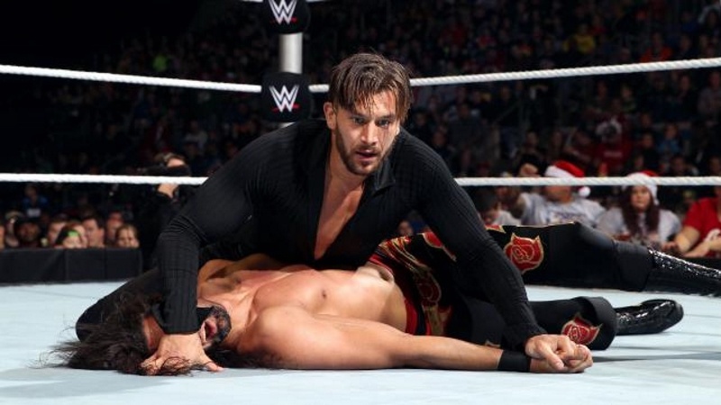 Main Event: «Καθάρισε» ο Dean Ambrose (photos+videos)