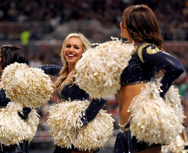 NFL: Τελευταίες παραστάσεις για Cheerleaders (photos)