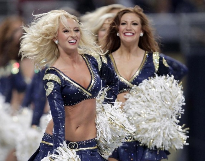NFL: Τελευταίες παραστάσεις για Cheerleaders (photos)