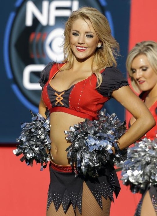 NFL: Τελευταίες παραστάσεις για Cheerleaders (photos)
