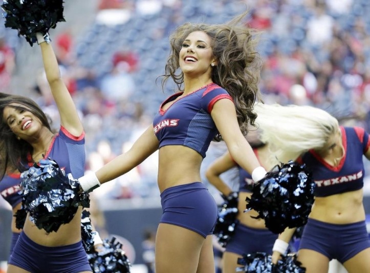 NFL: Τελευταίες παραστάσεις για Cheerleaders (photos)