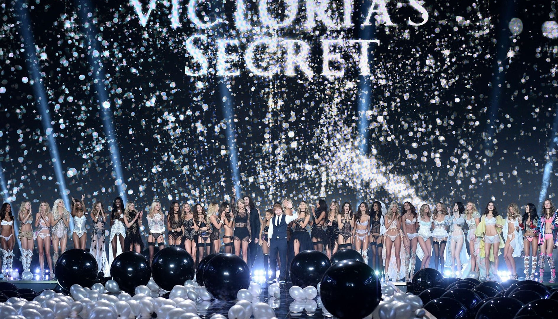 Στο σόου Victoria΄s Secret ο Μουρίνιο μετά συζύγου και κόρης (videos+photos)