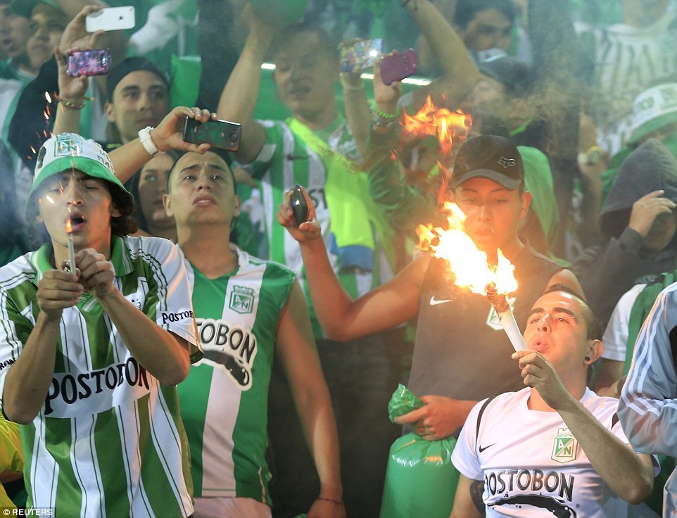 Mαγεία της εξέδρας στον τελικό του Sudamericana (videos+photos)
