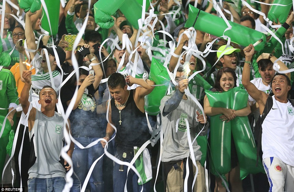 Mαγεία της εξέδρας στον τελικό του Sudamericana (videos+photos)