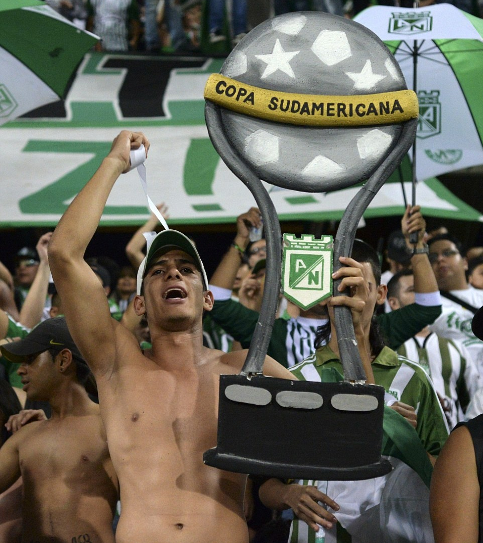 Mαγεία της εξέδρας στον τελικό του Sudamericana (videos+photos)