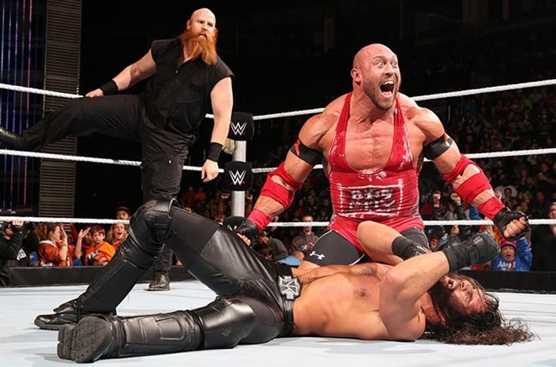 SmackDown: «Πινελιές» από Santino Marella (photos+videos)