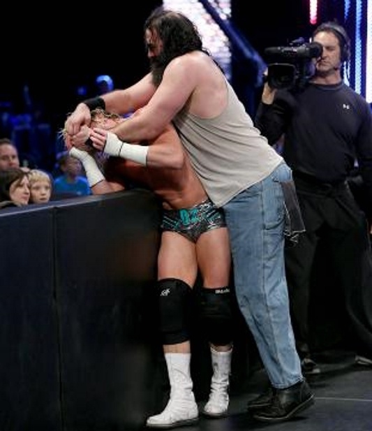 SmackDown: «Πινελιές» από Santino Marella (photos+videos)