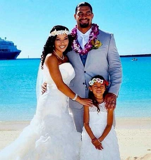 WWE: Παντρεύτηκε ο Roman Reigns (photos)