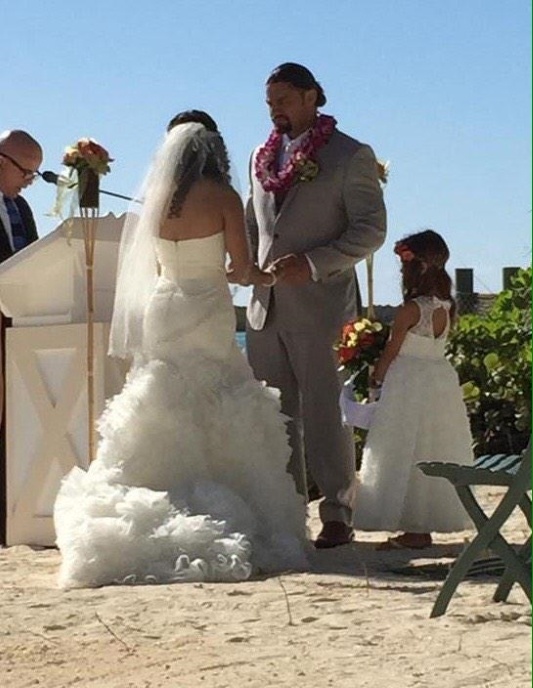 WWE: Παντρεύτηκε ο Roman Reigns (photos)