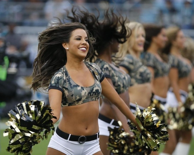 NFL: Κρύο για τις «βόρειες» Cheerleaders (photo)
