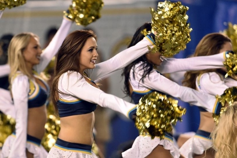 NFL: Κρύο για τις «βόρειες» Cheerleaders (photo)