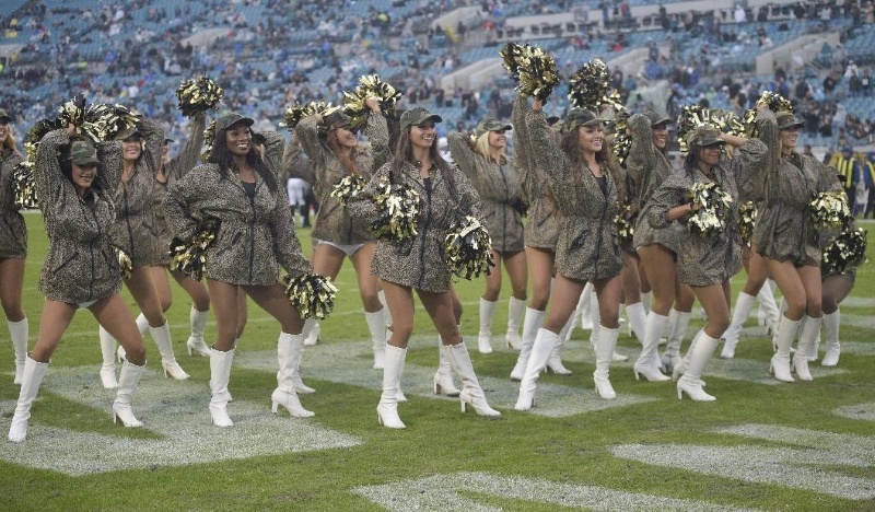 NFL: Κρύο για τις «βόρειες» Cheerleaders (photo)