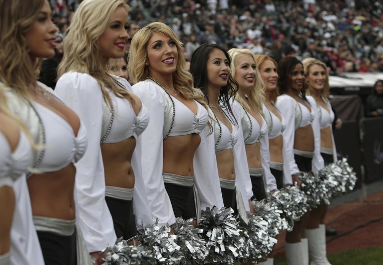 NFL: Κρύο για τις «βόρειες» Cheerleaders (photo)