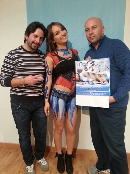 Ιταλία: Γαλάζιες... καλλονές «ποζάρουν» για την Πεσκάρα (photos)