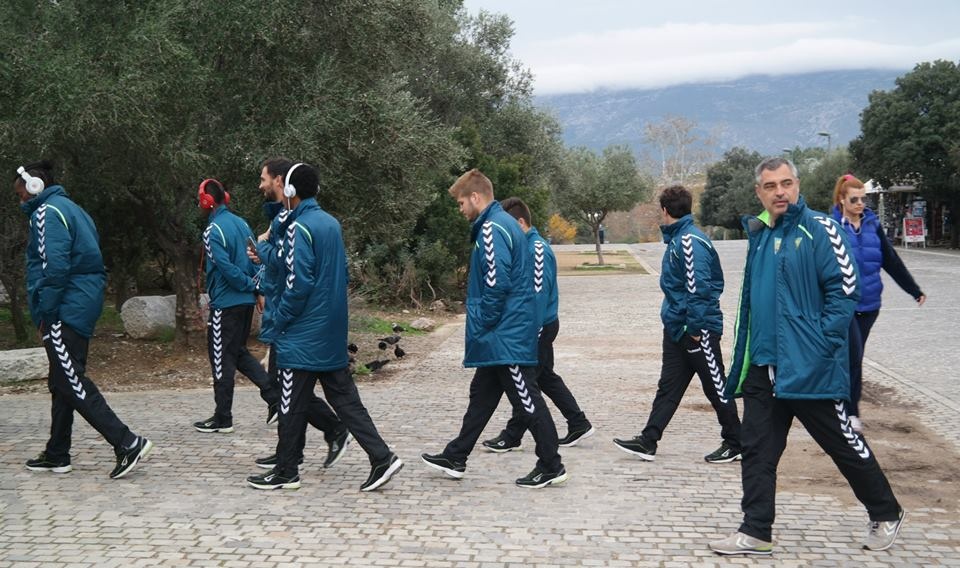 Στον Ιερό Βράχο της Ακρόπολης  η Εστορίλ (photos)