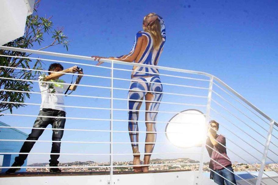 Ιταλία: Γαλάζιες... καλλονές «ποζάρουν» για την Πεσκάρα (photos)