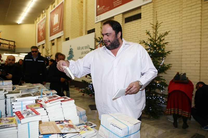 Ολυμπιακός: Στο bazaar βιβλίου του Δήμου Πειραιά ο Μαρινάκης (photos)