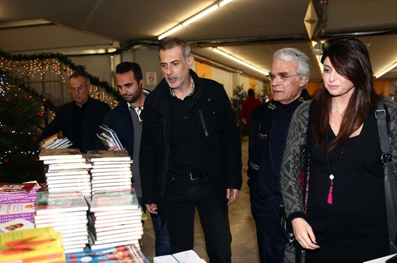 Ολυμπιακός: Στο bazaar βιβλίου του Δήμου Πειραιά ο Μαρινάκης (photos)