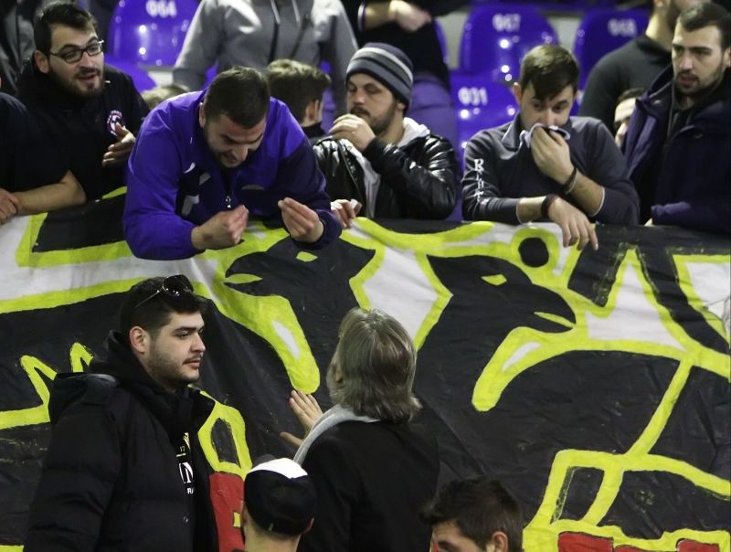 Τρίκαλα – ΑΕΚ: Τα κλικ από τα επεισόδια (photos)
