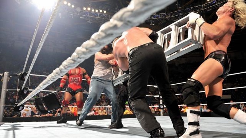 SmackDown: Χάος ενόψει TLC (photos+videos)
