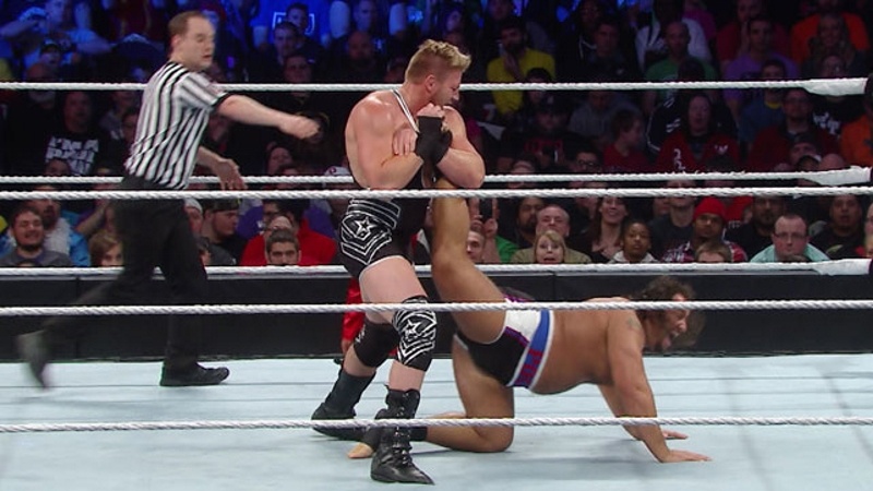 Tables, Ladders and Chairs… and Stairs: Γύρισε… επίσημα ο Reigns (photos+videos)