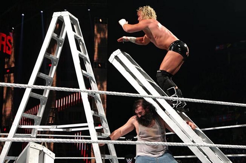 Tables, Ladders and Chairs… and Stairs: Γύρισε… επίσημα ο Reigns (photos+videos)