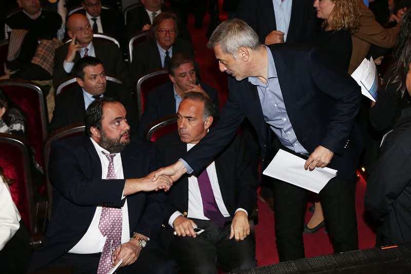 Μαρινάκης: «Με τον Ολυμπιακό στηρίζουμε τις προσπάθειες του Δήμου Πειραιά» (photos)