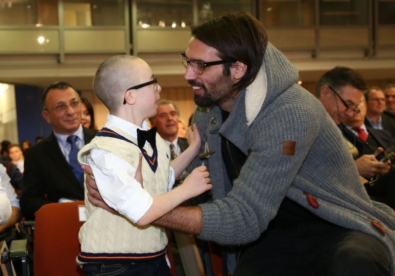 Η λατρεία του Τζέι για τον Σαμαρά! (photos)