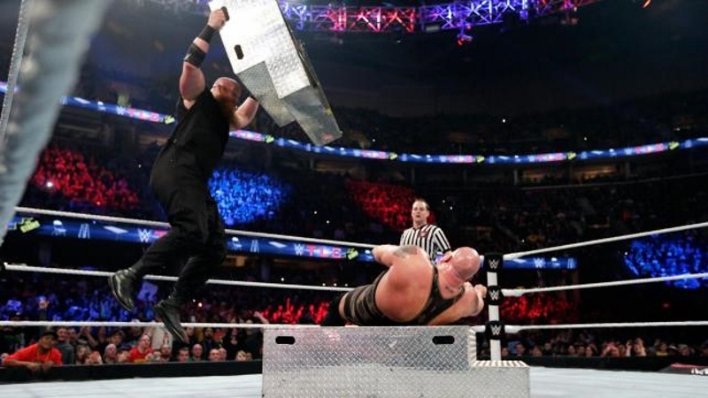 Tables, Ladders and Chairs… and Stairs: Γύρισε… επίσημα ο Reigns (photos+videos)