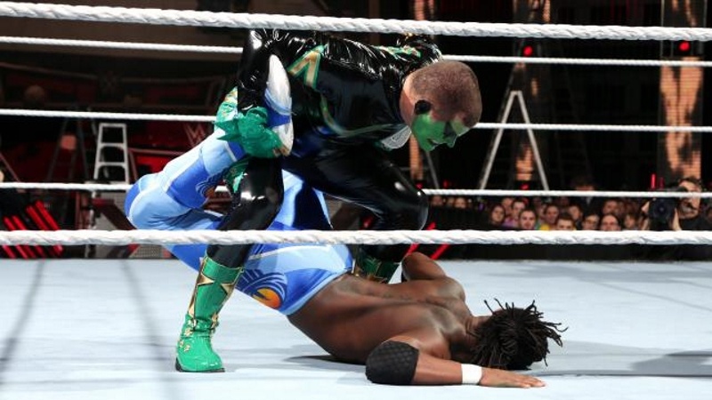 Tables, Ladders and Chairs… and Stairs: Γύρισε… επίσημα ο Reigns (photos+videos)