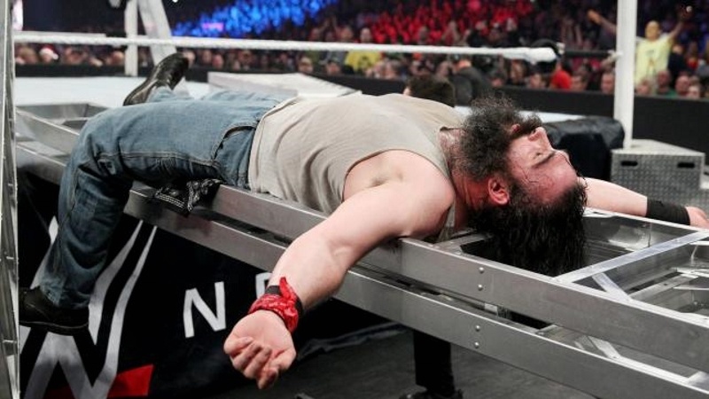 Tables, Ladders and Chairs… and Stairs: Γύρισε… επίσημα ο Reigns (photos+videos)