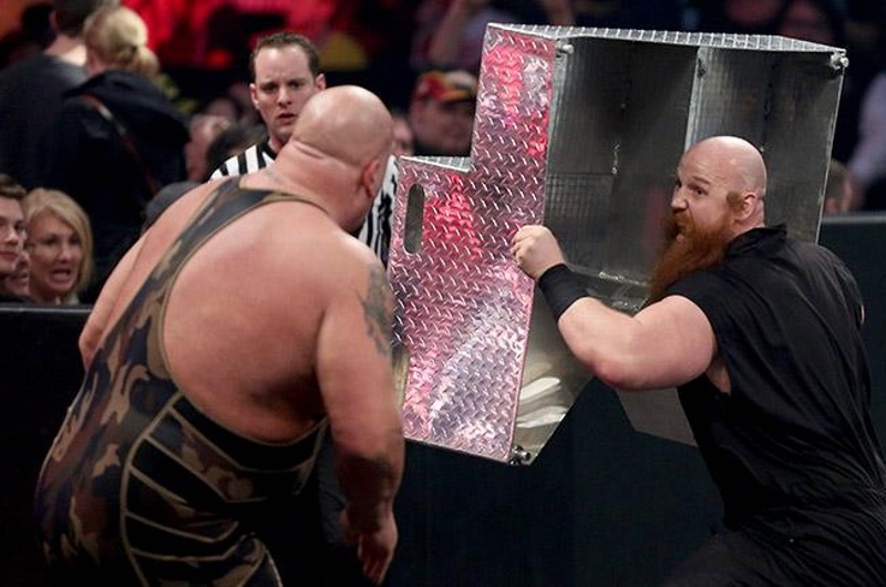Tables, Ladders and Chairs… and Stairs: Γύρισε… επίσημα ο Reigns (photos+videos)