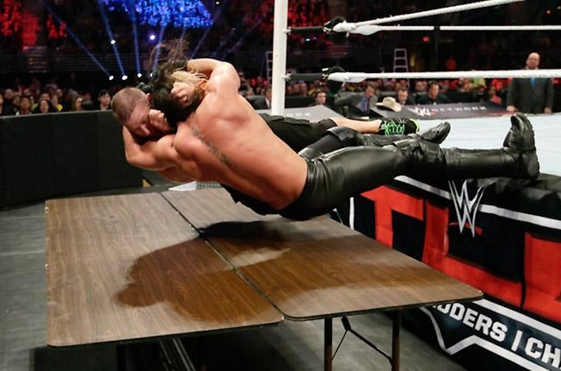 Tables, Ladders and Chairs… and Stairs: Γύρισε… επίσημα ο Reigns (photos+videos)