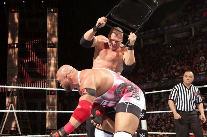 Tables, Ladders and Chairs… and Stairs: Γύρισε… επίσημα ο Reigns (photos+videos)