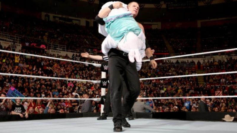 Raw: Στο κλουβί ο Brock Lesnar! (videos+photos)