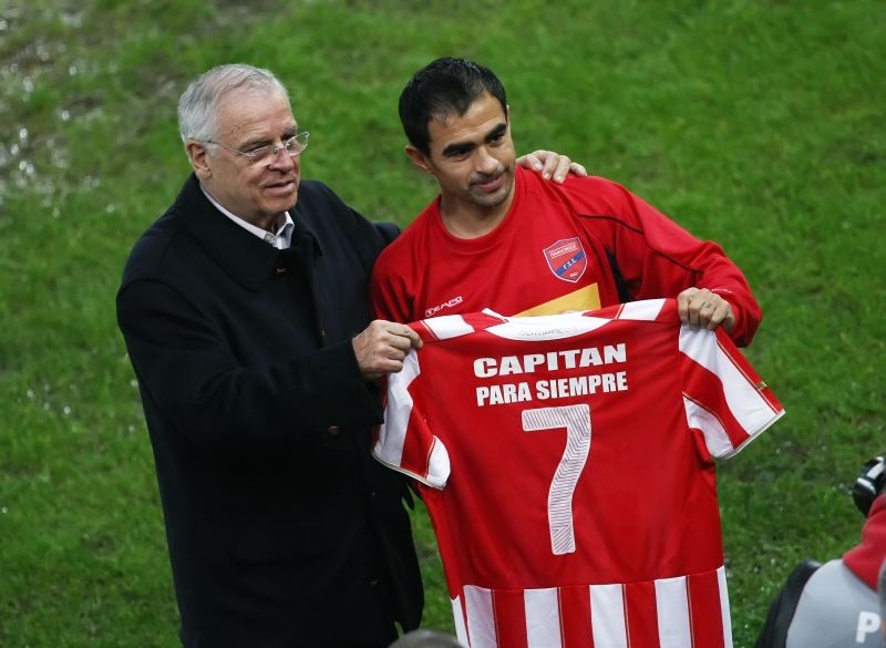 Ολυμπιακός: Τίμησε τον… αρχηγό Ιμπαγάσα (photos)