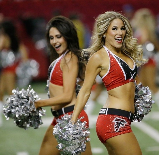 NFL: Χριστουγεννιάτικα χρώματα για τις Cheerleaders (photos)
