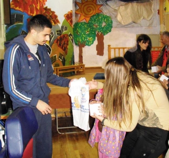 Ρέθυμνο: Μοίρασε δώρα και αγάπη (photos)