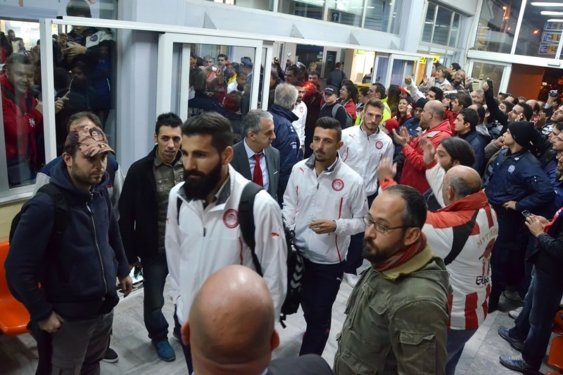 Ολυμπιακός: Αποθέωση στην Μυτιλήνη (photos)