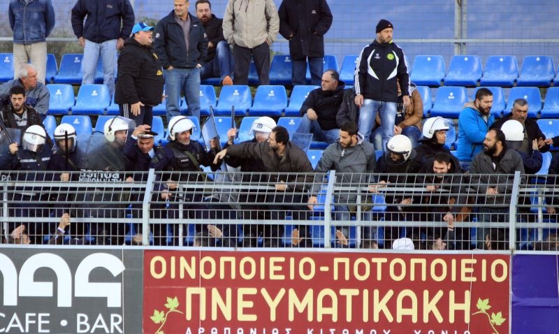 Πλατανιάς – ΟΦΗ: Το ξύλο στις κερκίδες! (photos)