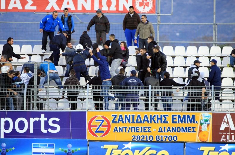 Πλατανιάς – ΟΦΗ: Το ξύλο στις κερκίδες! (photos)