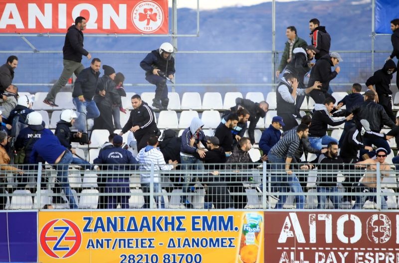 Πλατανιάς – ΟΦΗ: Το ξύλο στις κερκίδες! (photos)