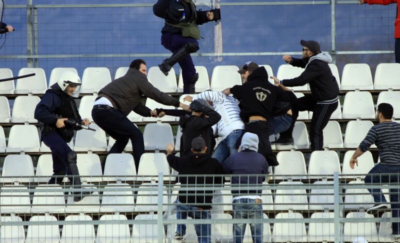 Πλατανιάς – ΟΦΗ: Το ξύλο στις κερκίδες! (photos)