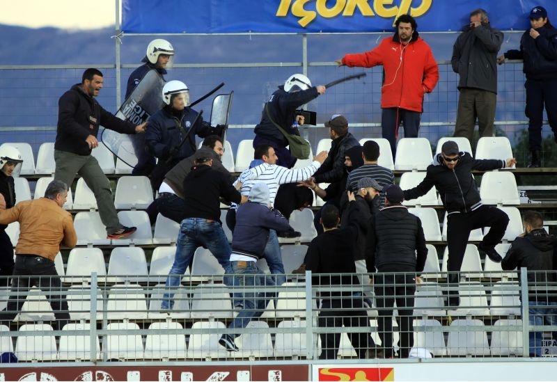 Πλατανιάς – ΟΦΗ: Το ξύλο στις κερκίδες! (photos)