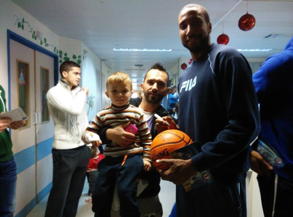 Κολοσσός Ρόδου: Μοίρασαν δώρα και χαρά (photos)